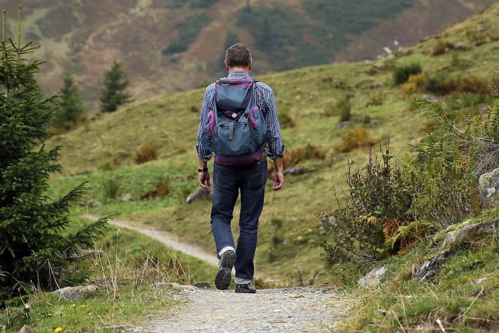 Caminar 10.000 pasos diarios es lo ideal, pero es de vital importancia cómo se realice dicha actividad física