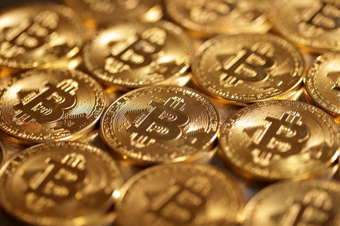 El bitcoin marca un nuevo récord al superar por primera vez los 69.000 dólares