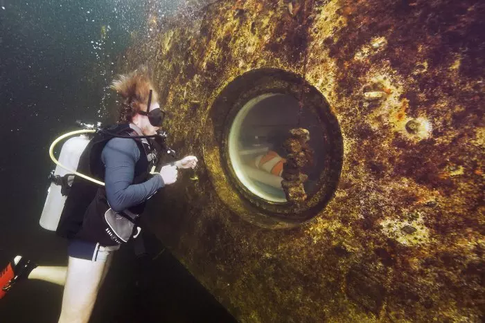 Un científico de EEUU bate el récord mundial tras permanecer 100 días bajo el agua
