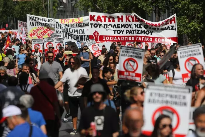 La paradoja del pluriempleo en España frente a las 13 horas de jornada laboral en Grecia