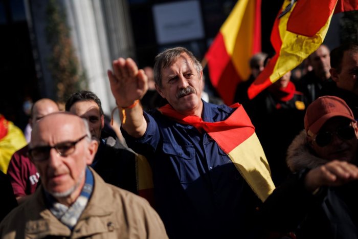 Grupos franquistas desafían de nuevo la ley de memoria con actos en pleno centro de Madrid por el "Día de la Victoria"