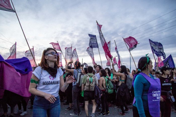 Marcha multitudinaria en Argentina por la diversidad y en contra de la ultraderecha