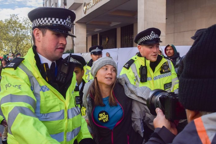 Detienen a Greta Thunberg en Londres durante una protesta contra los combustibles fósiles