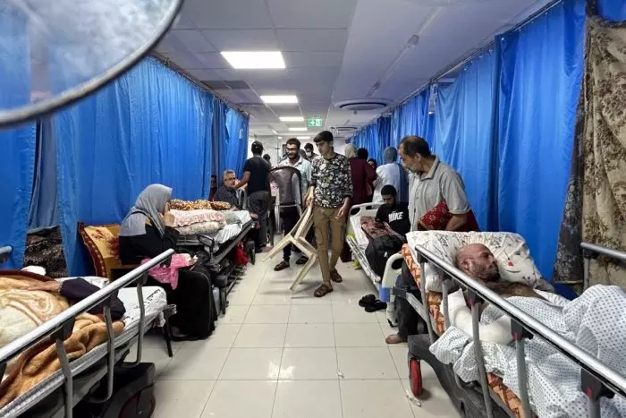 Israel asedia los principales hospitales de Gaza, donde el número de asesinados supera los 11.000