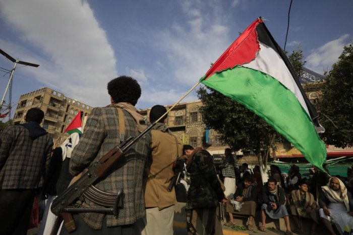 Hamás denuncia un bombardeo israelí con decenas de muertos a una escuela de la ciudad de Gaza