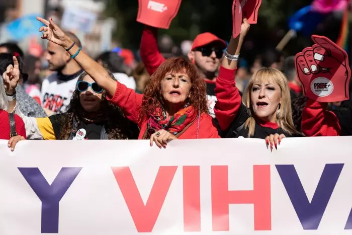 Vivir con VIH y la necesidad de informar sin sesgos: 'Aún se asocia ser mujer seropositiva con ser promiscua o prostituta'