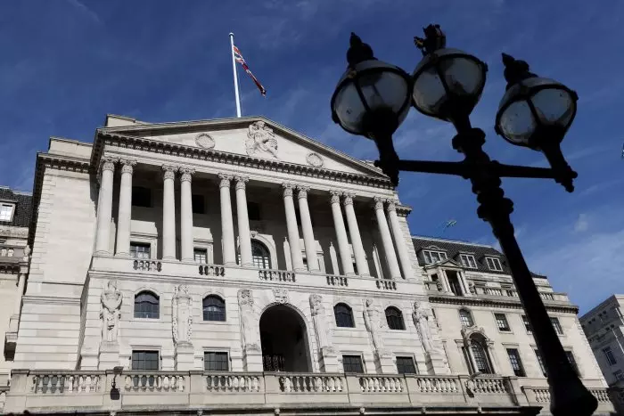 El Banco de Inglaterra mantiene su mensaje de tipos altos durante "un periodo largo"