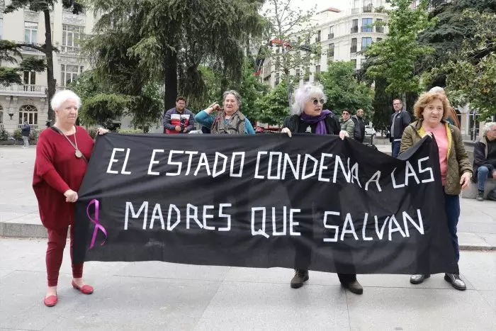 Una jueza advierte a un hombre de que le sancionará si insiste en alegar SAP contra su exmujer