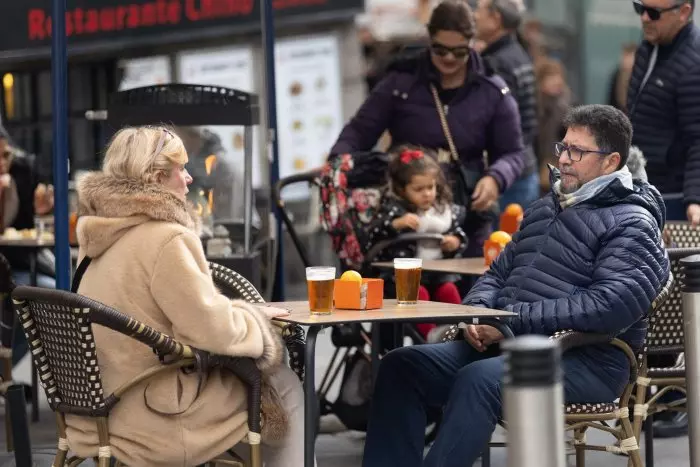 El TSJ de Madrid anula la prohibición de instalar estufas de gas en las terrazas de los bares