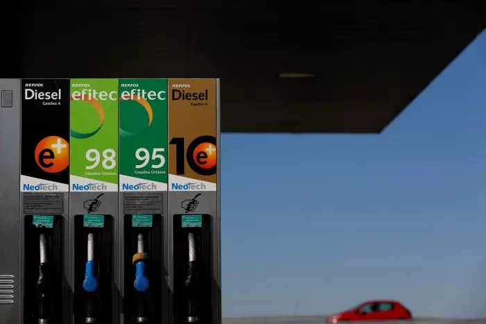 La CNMC abre un expediente a Repsol por encarecer el carburante para las gasolineras automáticas