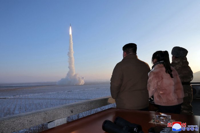 Kim Jong Un pide "acelerar" los preparativos de guerra e impulsar el programa nuclear de Corea del Norte