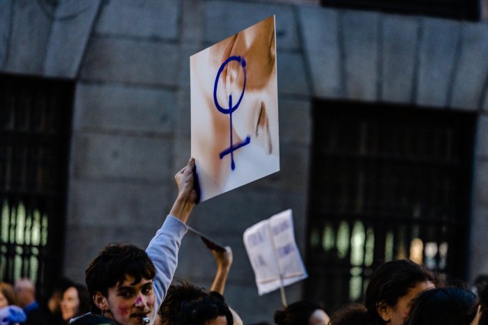 La brecha del estudio del CIS es ideológica: la mayoría de hombres de izquierdas están satisfechos con los avances del feminismo