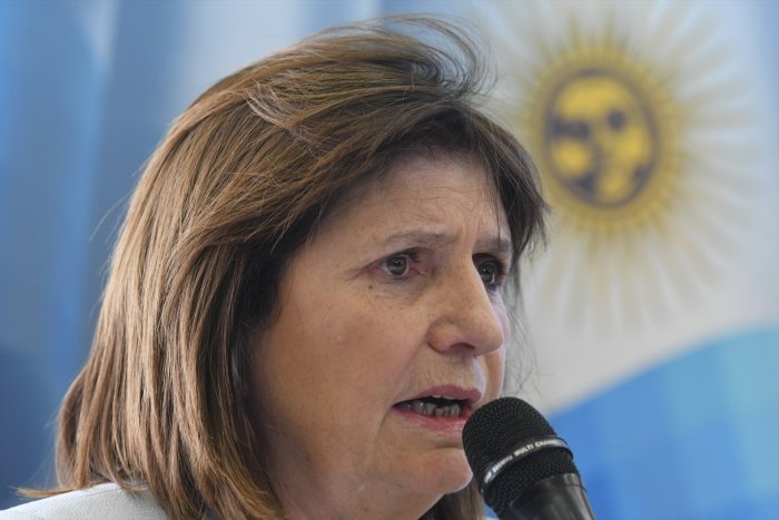 Patricia Bullrich, ministra de Seguridad argentina, acusa a tres personas inocentes de organizar un atentado en Buenos Aires