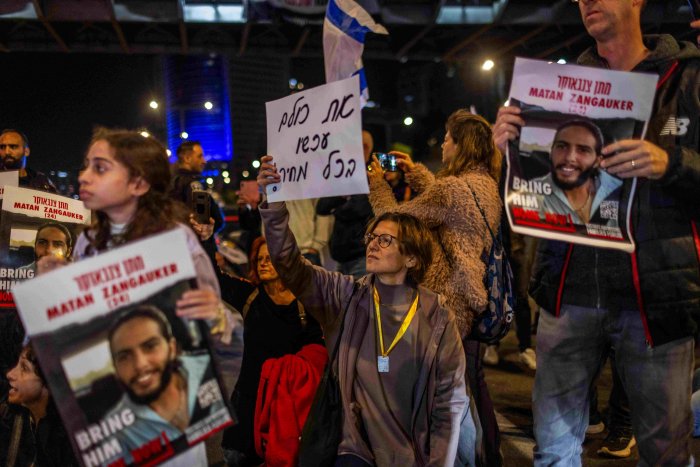 Miles de israelíes salen a las calles para pedir la convocatoria de elecciones y un acuerdo para la liberación de los rehenes