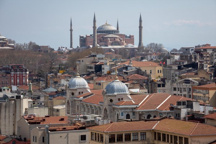 Un tiroteo durante la misa en una iglesia católica de Estambul deja al menos un muerto