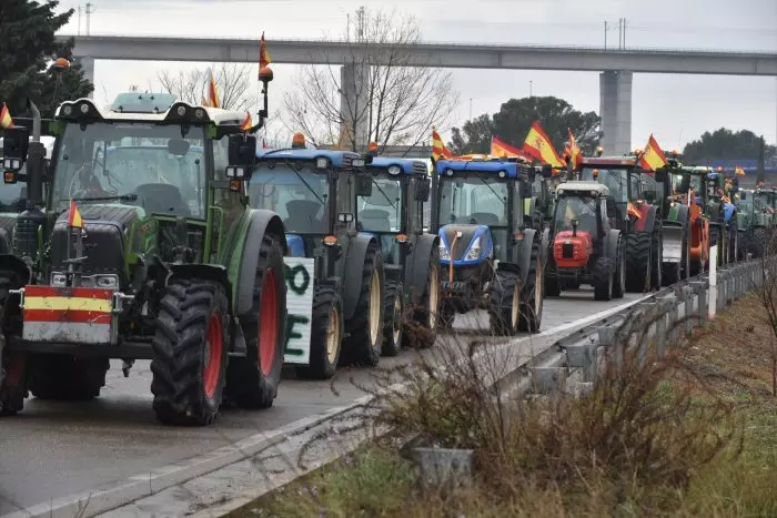 Detenido un tractorista tras colisionar con un coche y herir de gravedad a su conductor en Burgos