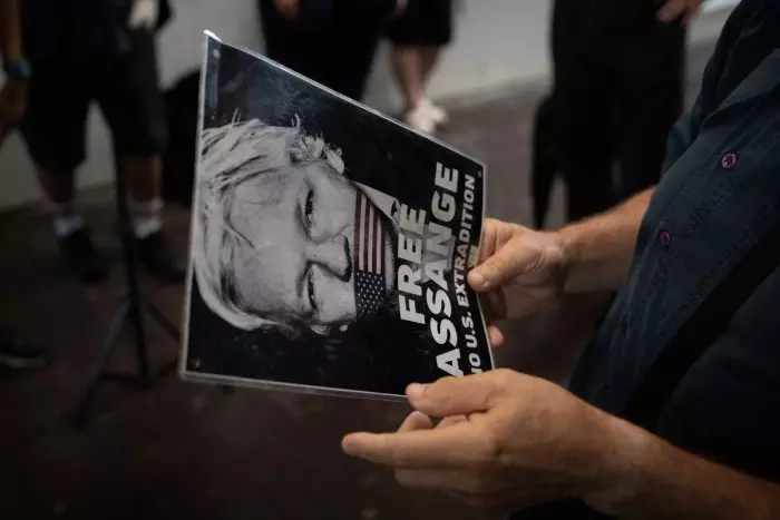 El Parlamento australiano pide a Washington y Londres frenar la extradición de Assange