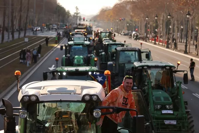 Bruselas cede a la presión de los agricultores y les exime de cumplir con las normas ambientales de la PAC