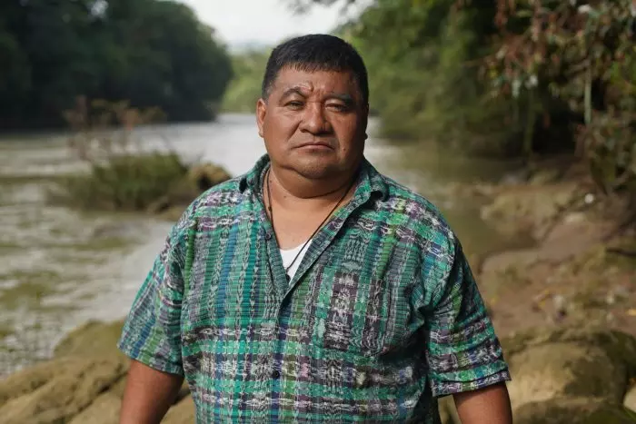 El indígena que pisó la cárcel por defender un río de las hidroeléctricas: "Mi vida siempre estará en peligro"