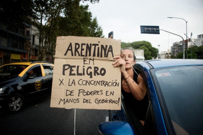 Asambleas y caceroladas cada martes: los vecinos de Buenos Aires se organizan contra Milei