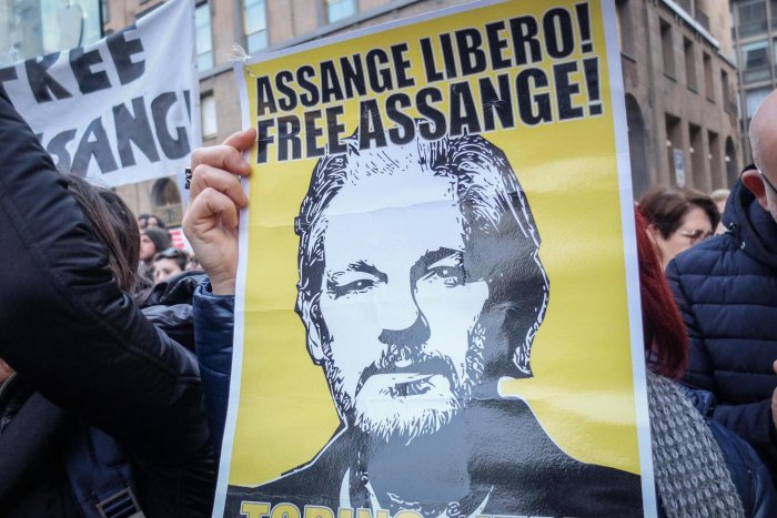 La defensa de Assange denuncia una "persecución por motivos políticos"