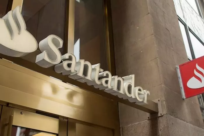 Santander recorta 320 empleos en EEUU