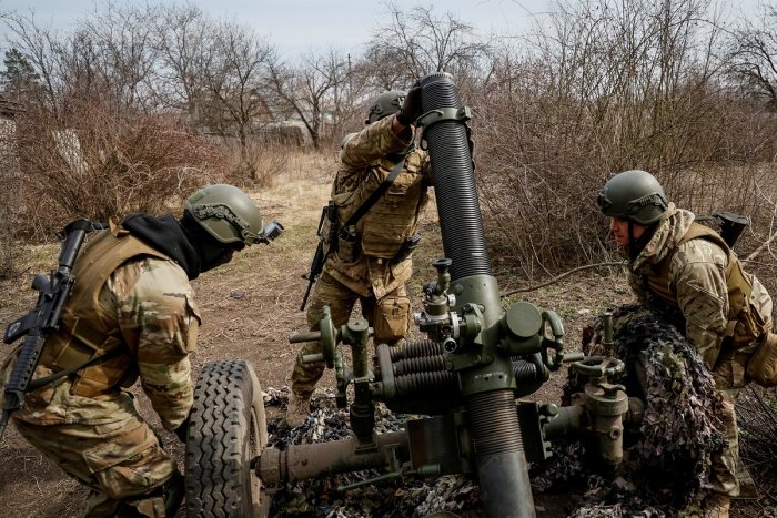 Columnas de milicianos rusos que luchan con Ucrania lanzan un ataque coordinado contra el Ejército de Putin