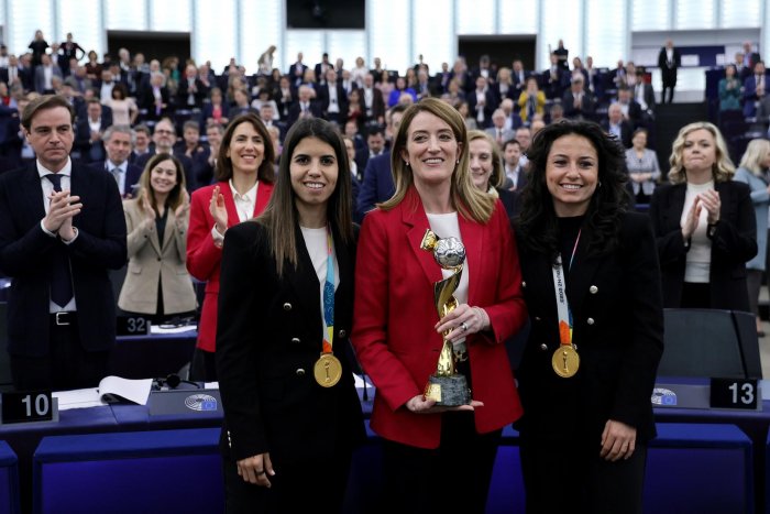 Las futbolistas españolas reivindican la igualdad en la Eurocámara: "Las niñas ya no solo quieren ser como Beckham"