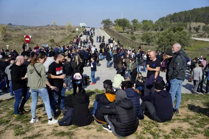 Funcionarios de prisiones levantan los bloqueos menos en Quatre Camins y Dones de Barcelona