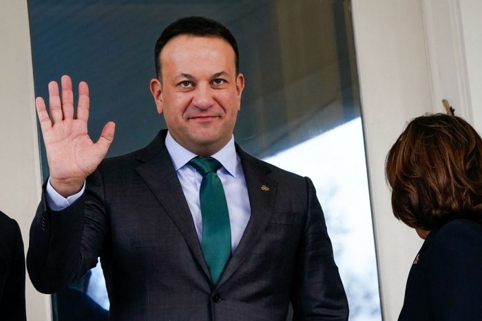 Leo Varadkar dimite como primer ministro irlandés tras el fracaso de su plan para modernizar el concepto de familia