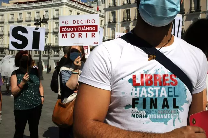 El prejuicio ideológico y la falta de medios lastran el avance de los testamentos vitales en España