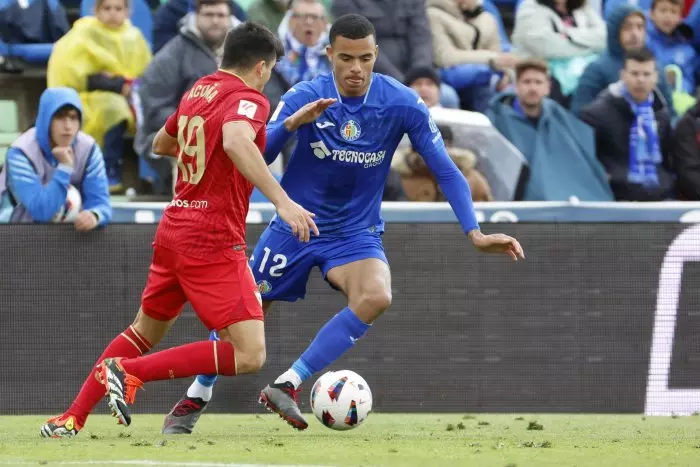 Nuevo episodio de ataques racistas en el fútbol español: Acuña y Sánchez Flores reciben insultos en el campo del Getafe