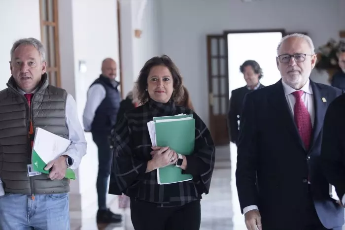 La izquierda lleva cuatro casos vinculados al Gobierno de Moreno Bonilla a la Oficina Andaluza contra el Fraude