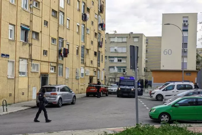 La Policía utiliza un amplio despliegue para desalojar el centro social La Bankarrota