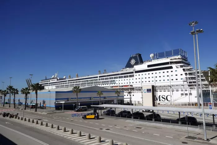 Retenido un crucero en Barcelona porque 69 bolivianos carecen de visado válido