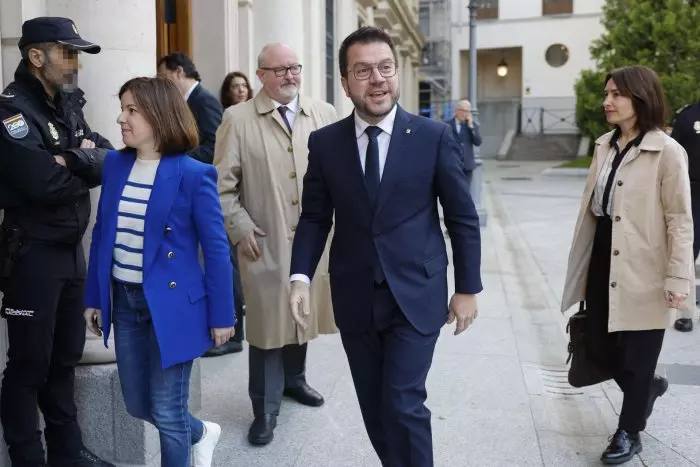 Aragonès llama al referéndum desde el Senado y confronta con Illa en un ambiente preelectoral