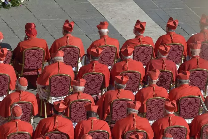 El Vaticano tacha de "graves violaciones de la dignidad humana" el cambio de sexo, el matrimonio homosexual o el aborto
