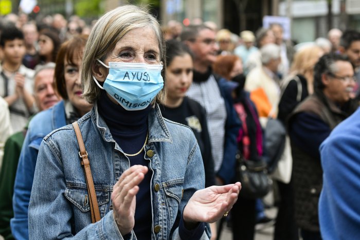 Una manifestación va hasta la sede del PP para pedir la dimisión de Díaz Ayuso