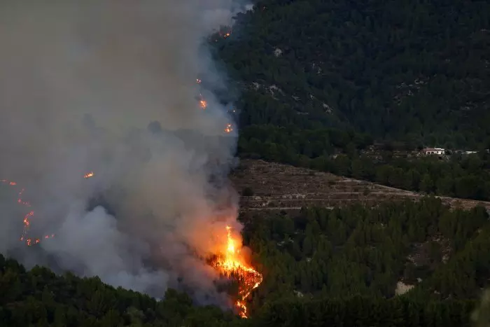 Un incendio en el municipio alicantino de Tàrbena arrasa casi 700 hectáreas