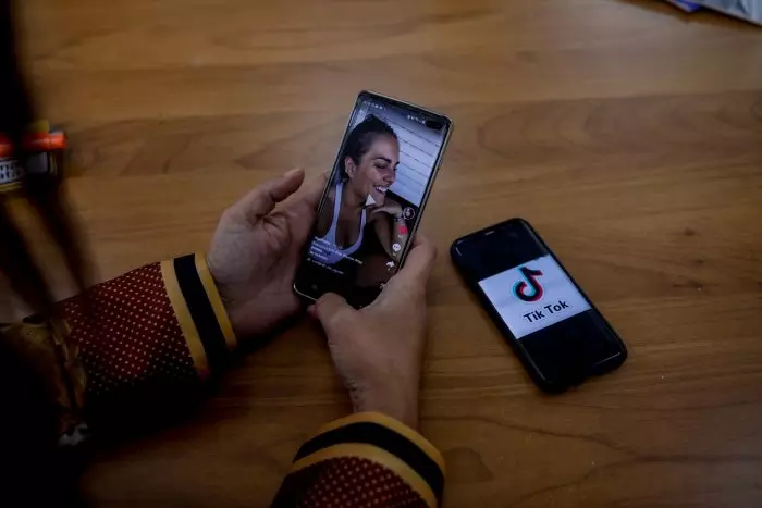 La Comisión Europea investiga los riesgos de la nueva app de TikTok en España que paga a los usuarios por ver vídeos