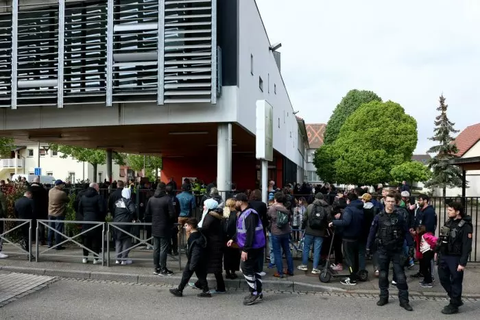 Un hombre agrede con un cuchillo a dos niñas en una escuela de Francia y otra compañera muere tras un infarto