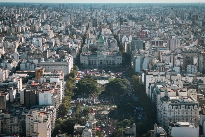 Manifestaciones masivas en Argentina contra la 'motosierra' de Milei