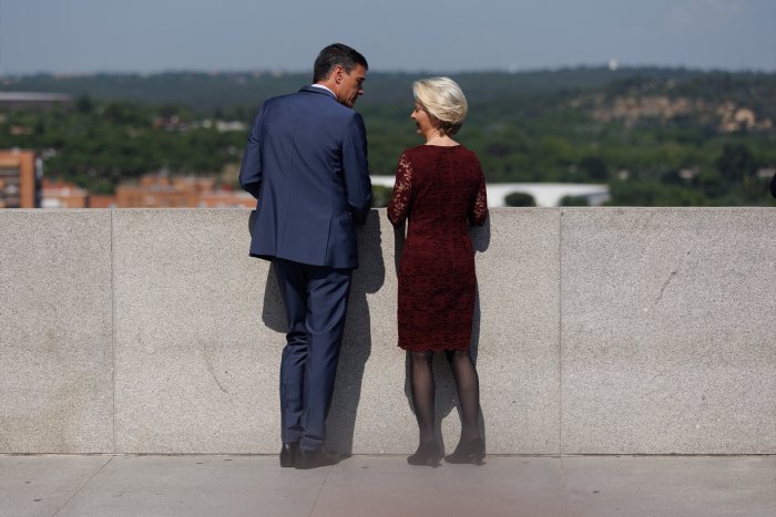 La socialdemocracia europea ve tambalearse su buque insignia a un mes de las elecciones