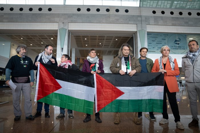 Los políticos que apoyan la Flotilla de la Libertad vuelven a España a la espera de que pueda zarpar rumbo a Gaza