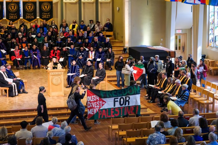 Las graduaciones en EEUU, marcadas por la tensión y las detenciones por las protestas a favor de Palestina