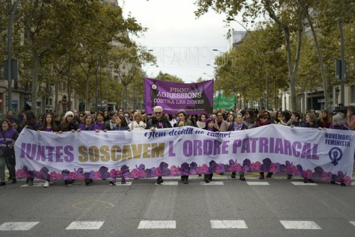 Més de 9.000 dones van denunciar violència masclista a la metròpolis de Barcelona l'any 2022