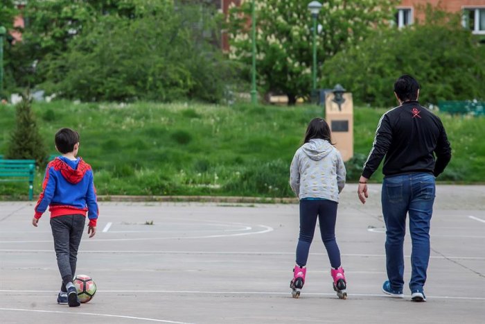 Patines y balones vuelven a las calles: así es el primer día de desconfinamiento para los menores de 14 años