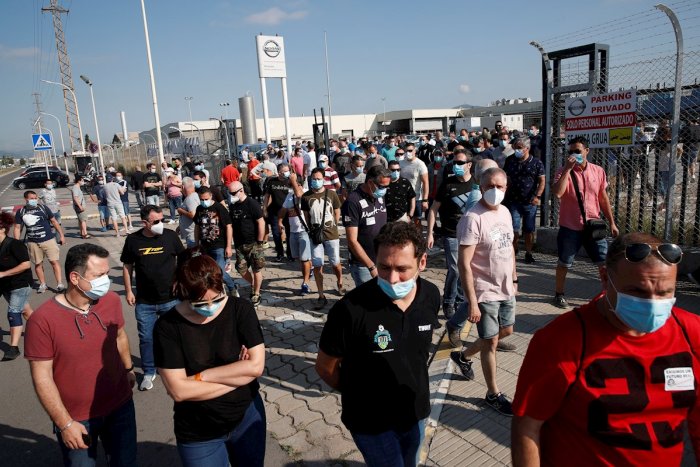 Los trabajadores de Nissan protestan contra el cierre de las plantas en Barcelona