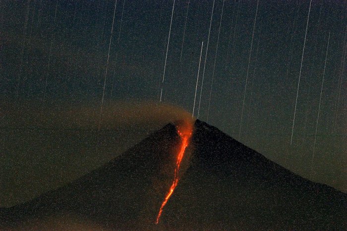 Lluvia de ceniza y lava en Ecuador