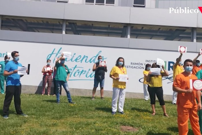 En directo, concentración de celadores frente al hospital Ramón y Cajal para exigir mejoras en sus condiciones